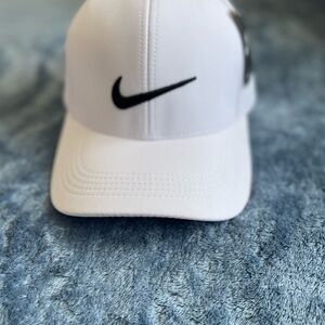 Nike White and Black Sports Hat